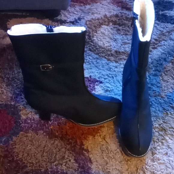 Shoes - 🦘NWOT Boots